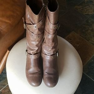Kids boots size 3.5